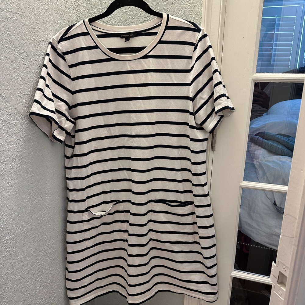 Banana repulic t-shirt dress with front pockets
